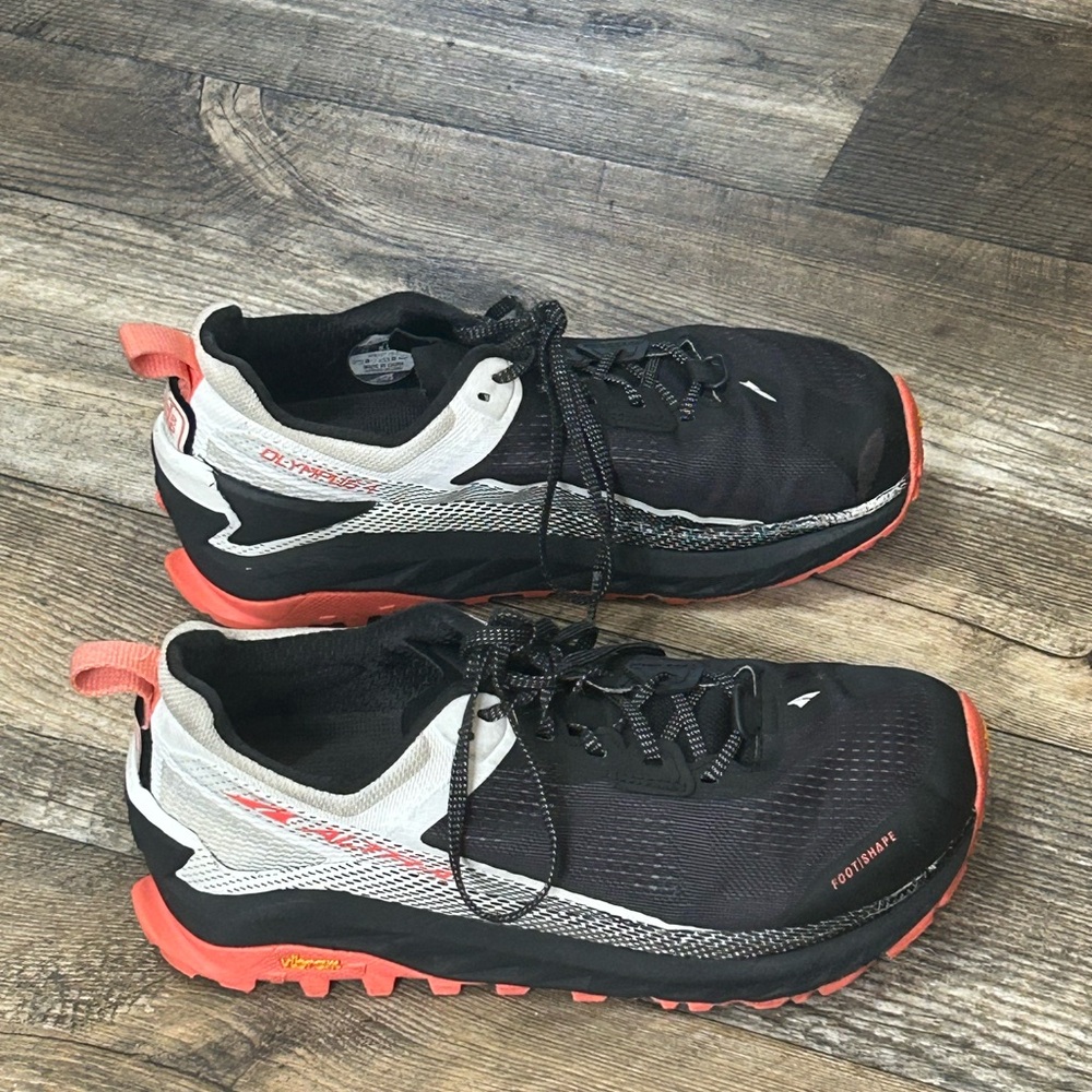 Altra Olympus 4 Shoes Womens
Size 8.5 Vibram Trail Running Black
Orange White